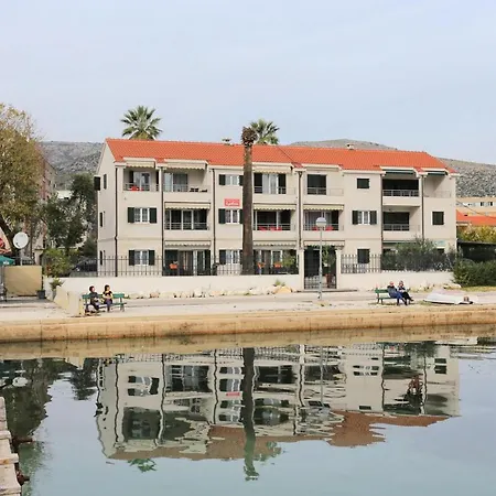 Apartment By The Sea - 16210 Trogir