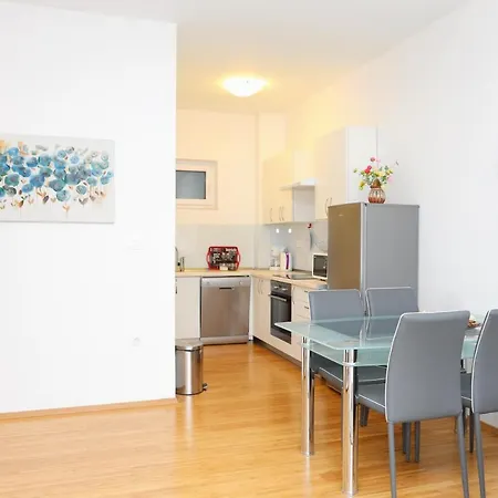 Apartment By The Sea - 16210