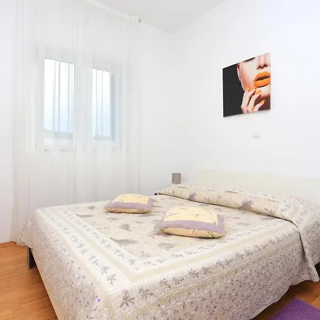Apartment By The Sea - 16210